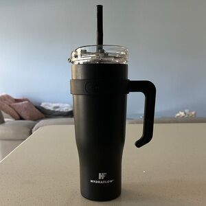 Hydraflow Black Insulated Tumbler with Handle. No Box